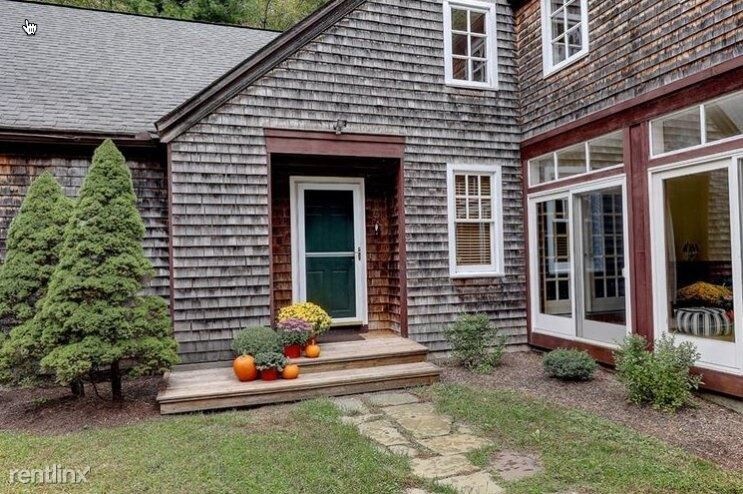 Primary Photo - 4 br, 3.5 bath House - 250 County Street