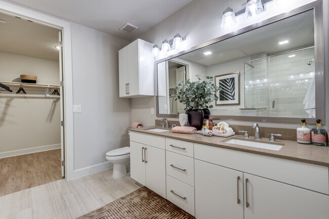 Building Photo - Montrose Area - 1 Month Free!