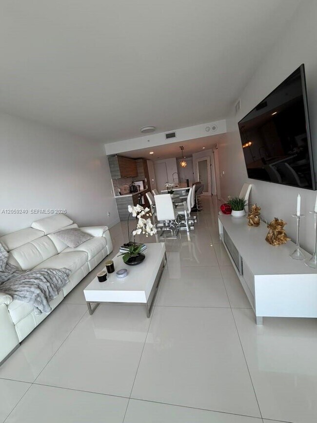 Foto del edificio - 650 NE 32nd St