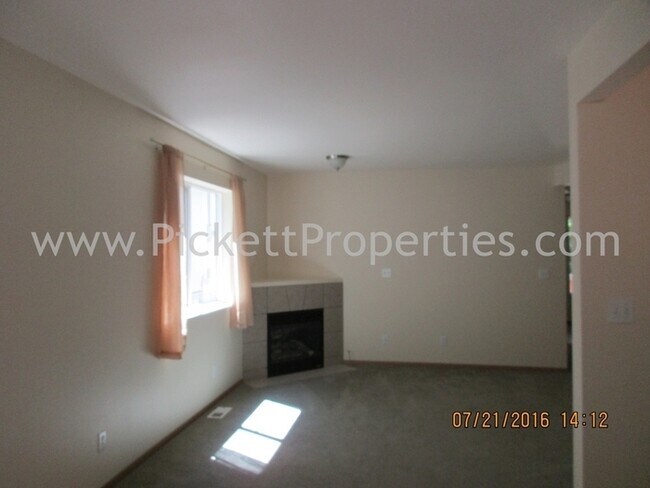 Building Photo - 3 Bedroom in Bremerton close to PSNS and NBK