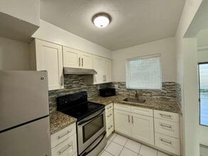 Building Photo - 1251 W River Dr