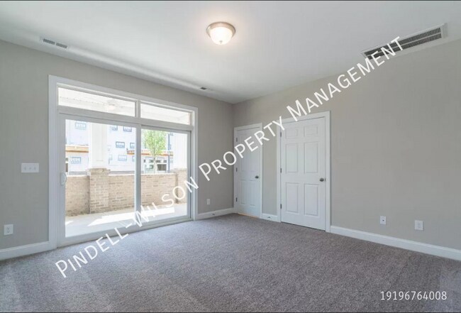 Building Photo - Beautiful 3 bd, 4 bath townhouse in Carpen...