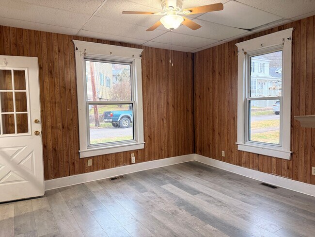 Building Photo - 116 W Woodland Ave