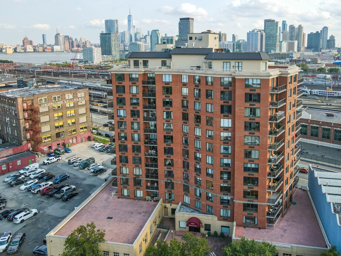 Foto principal - 415 Newark St.
