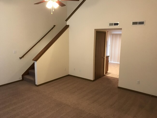 Building Photo - 517 Glenstone Dr