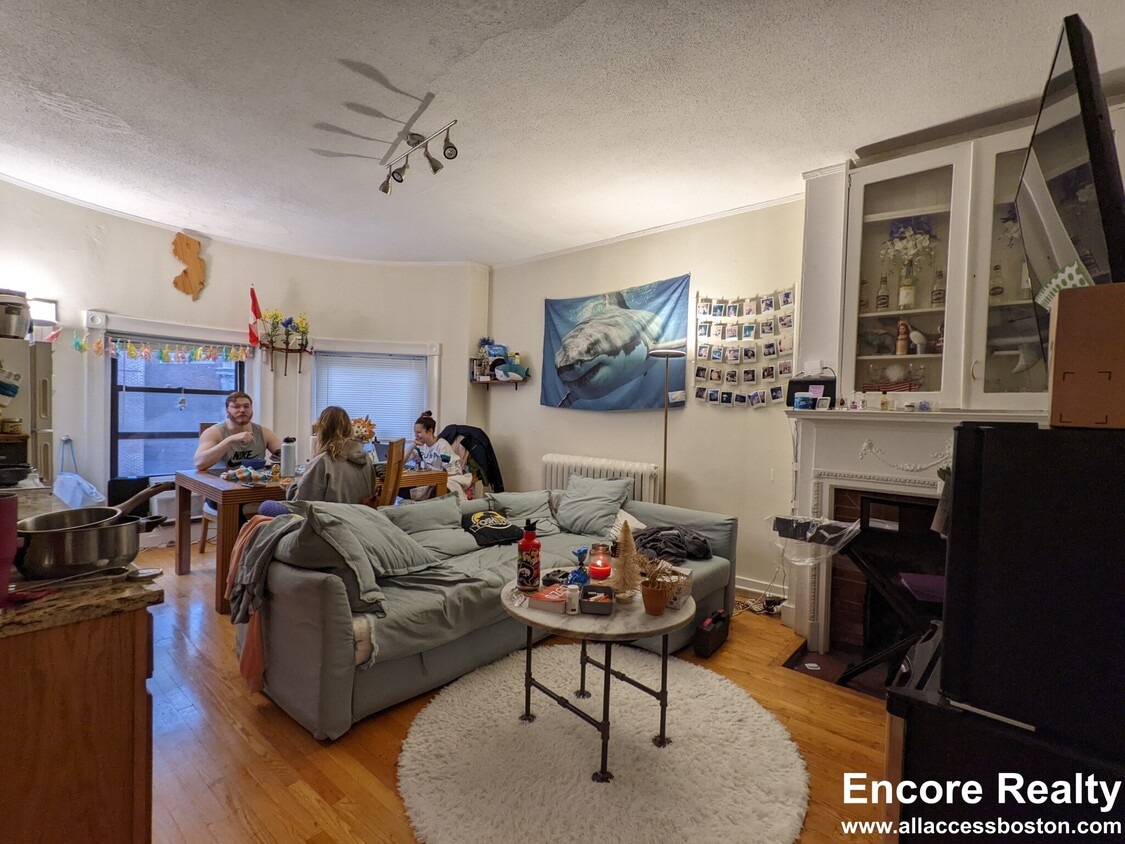 Primary Photo - 43 Bay State Rd