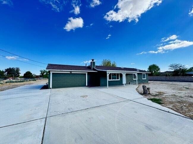 Foto del edificio - Nicely Remodeled 3 + 2  Ranch- Style Home