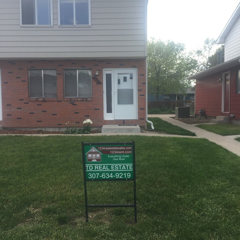 Building Photo - 4716 Hickory Pl