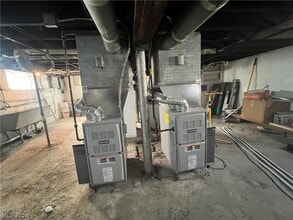 Building Photo - 14210 Kingsford Ave