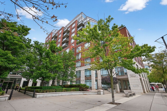 Building Photo - 500 Queens Quay W