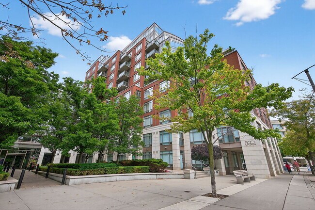 Building Photo - 500 Queens Quay W