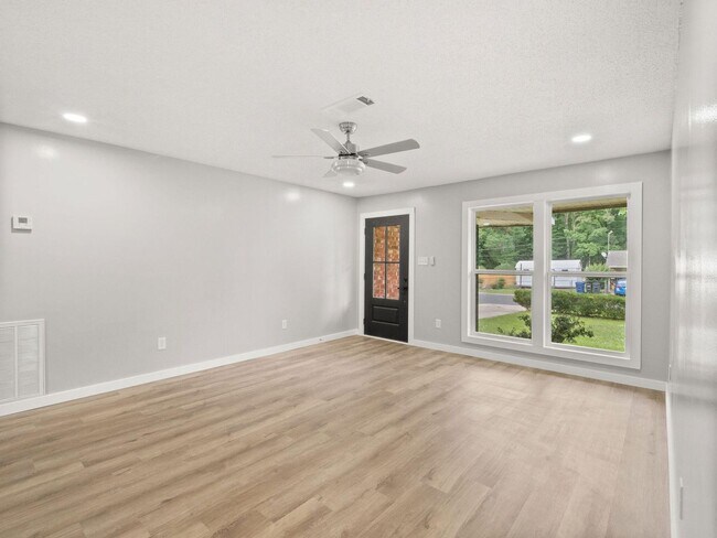 Building Photo - 2063 Columbus Cir