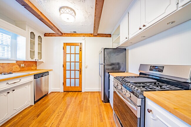 Foto del edificio - 4316 Rockhill Rd