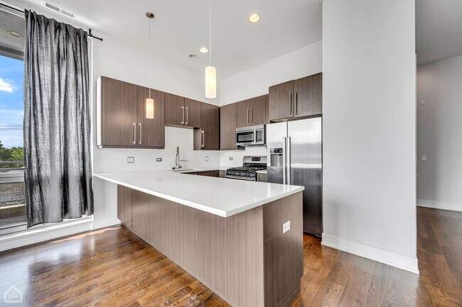 Foto del edificio - 2366 N Seeley Ave