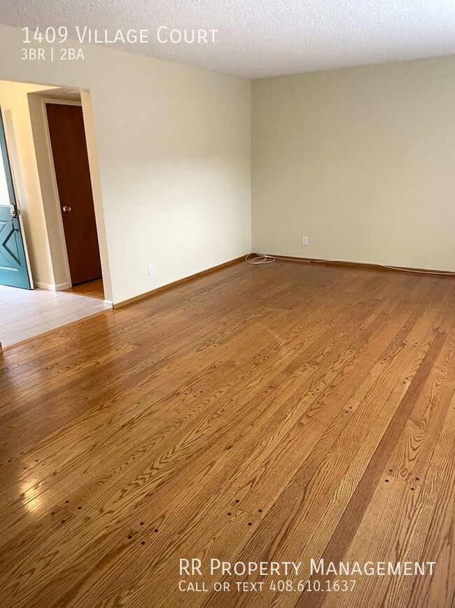 Building Photo - Spacious Duplex in Great Mountain View Area!
