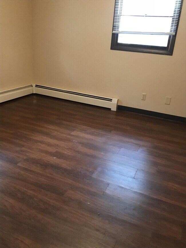Foto del edificio - 2262 Eastman Ave