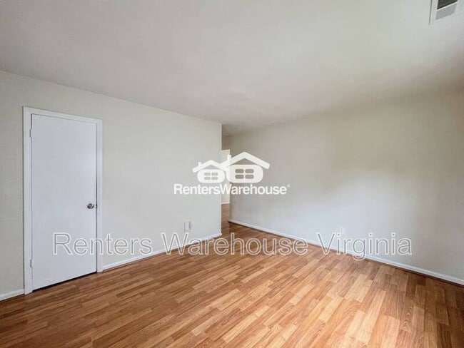 Building Photo - 1074 Bland St