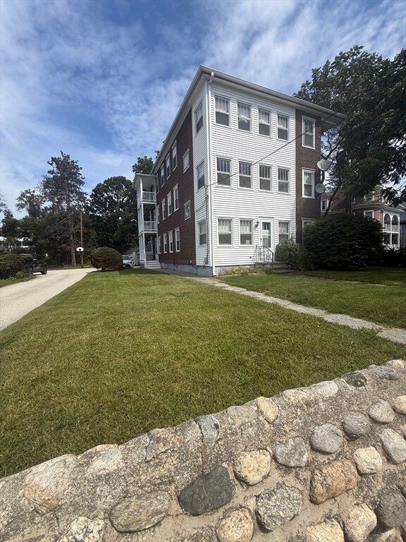 Building Photo - 77 Lake St