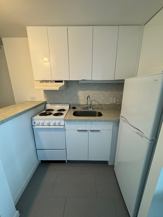Foto del edificio - For Rent - [Pearlridge Square] 98-288 Kaon...