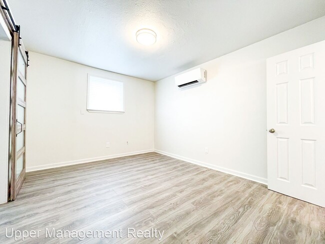 Building Photo - 1 br, 1 bath Apartment - 2114 Toledano Str...