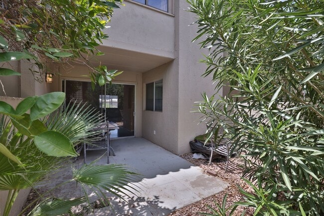 Arcadia condo w/patio - Arcadia condo w/patio