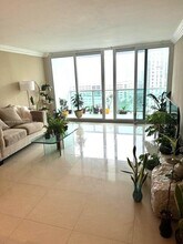 Building Photo - 100 Bayview Dr