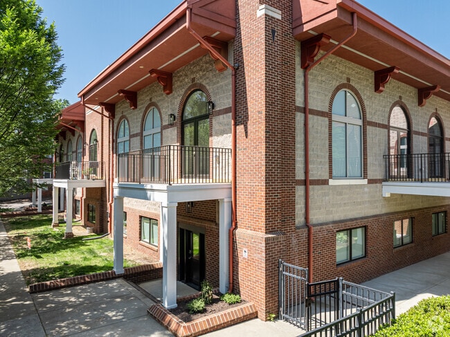 Building Photo - The Abby on Stuart