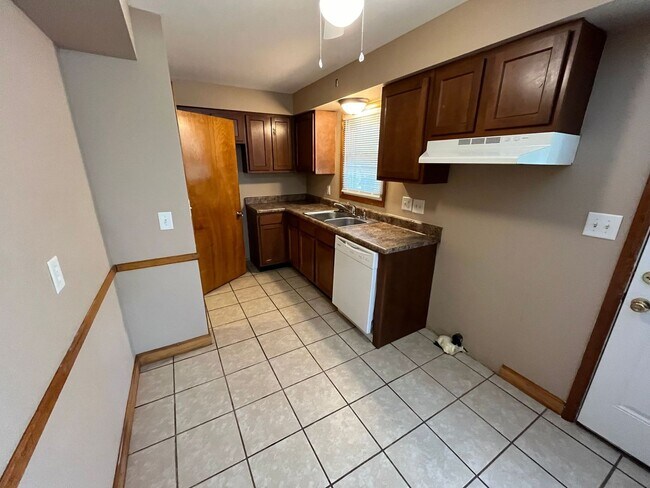 Building Photo - 1347 Oakmont Ave