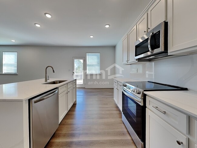 Building Photo - 1515 Soapstone Rd