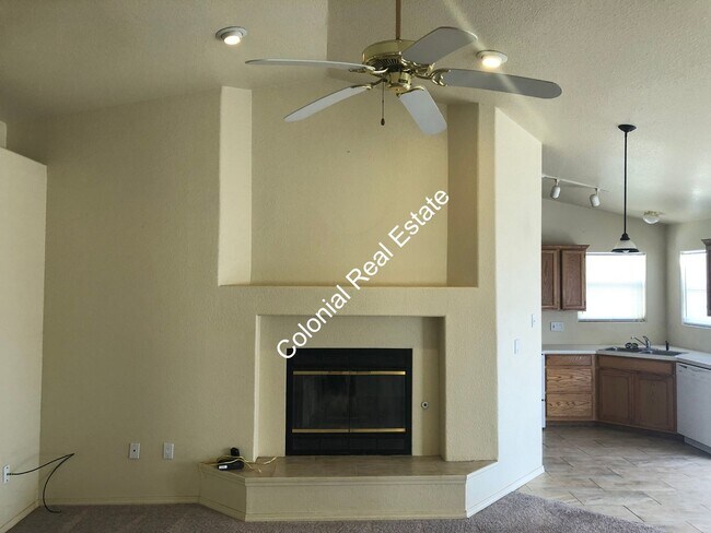Building Photo - 3 bed 2 bath house