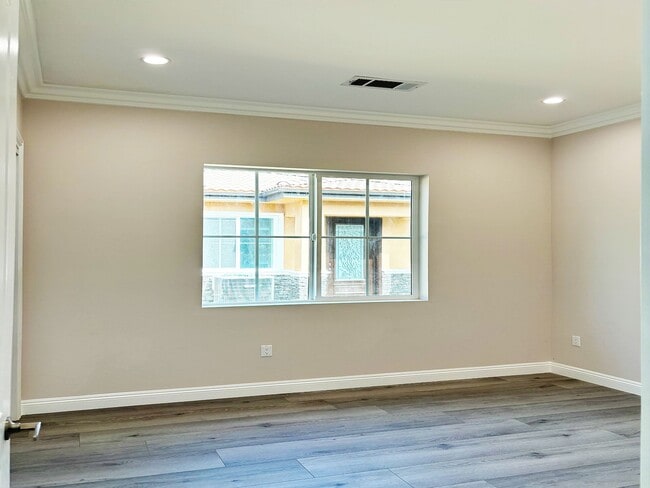 Building Photo - 13500 Palm Ave