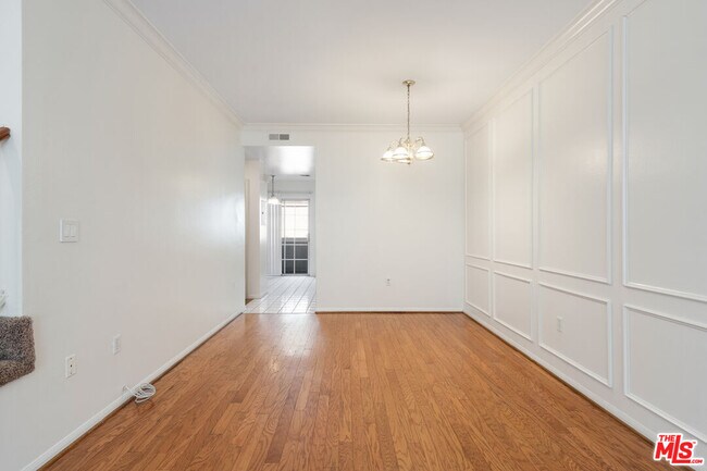 Foto del edificio - 13030 Moorpark St