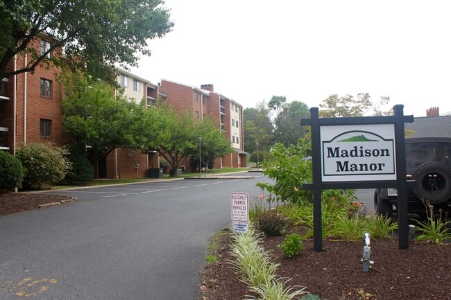 Foto del edificio - 1010-8 Blue Ridge Dr