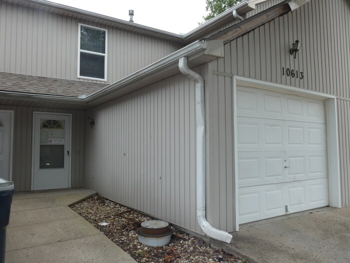 Primary Photo - 10613 N Locust Ct
