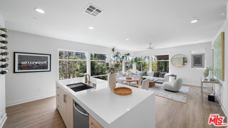 Foto del edificio - 2111 N Cahuenga Blvd