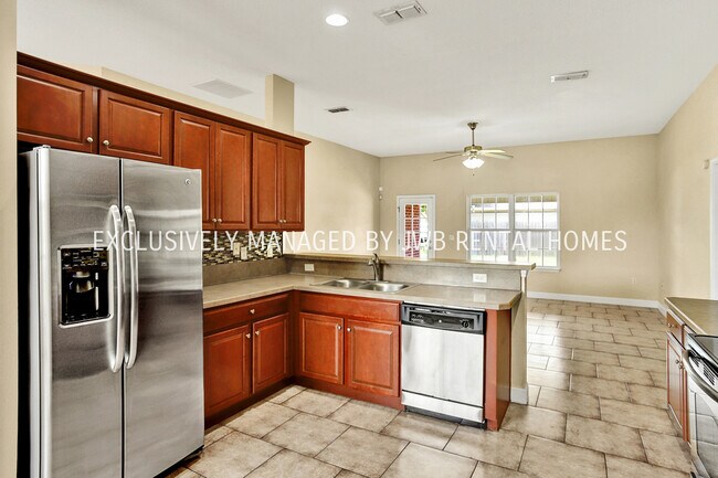 Building Photo - 6375 Litman Dr