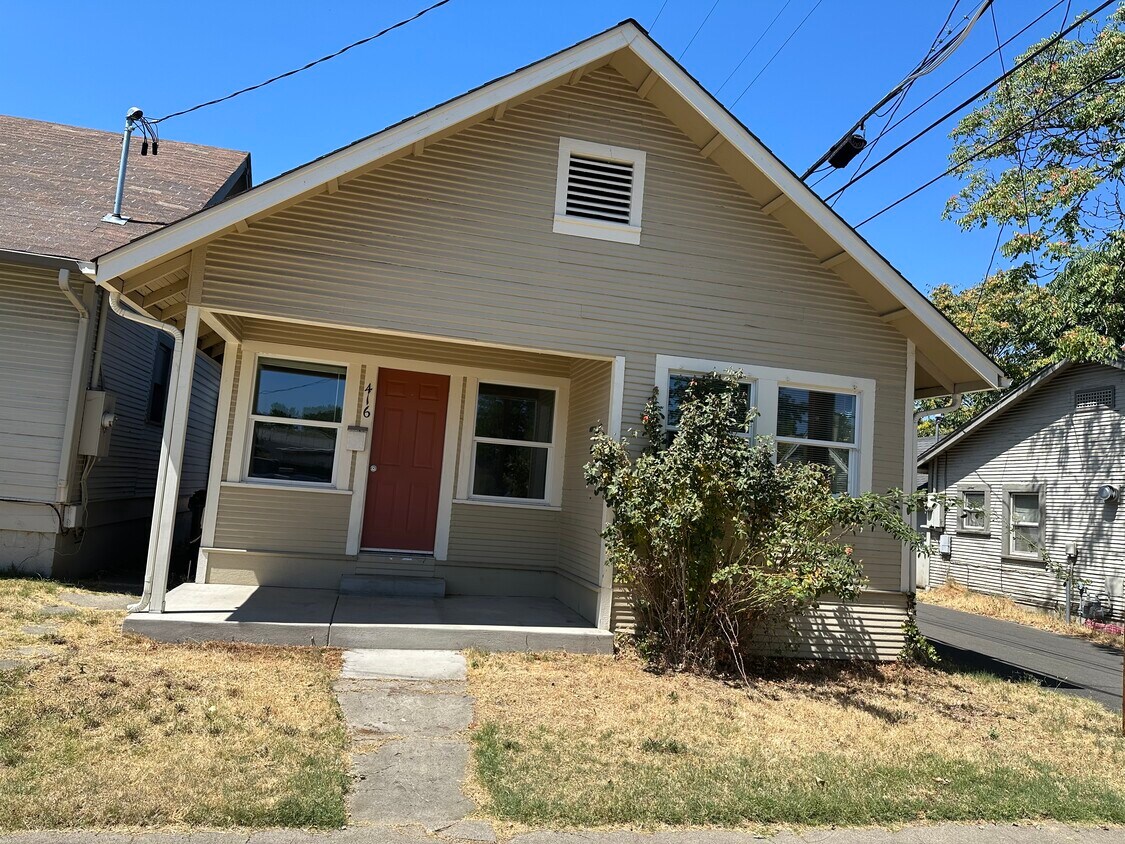 Foto principal - 416 W 11th St