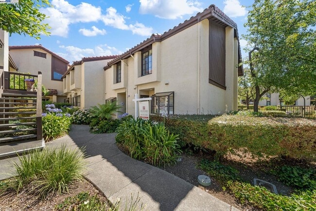 Building Photo - 14401 Seagate Dr