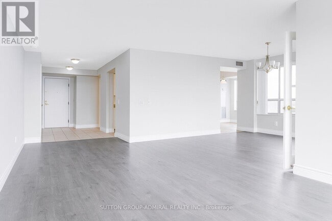 Photo du bâtiment - 25 Kingsbridge Garden Cir