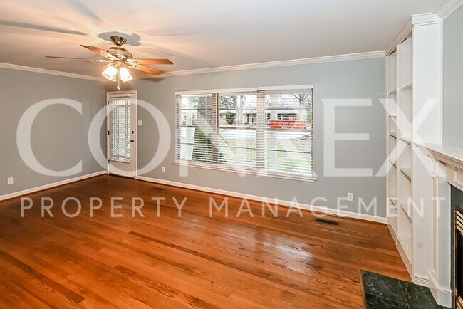 Building Photo - Adorable 3 Bedroom