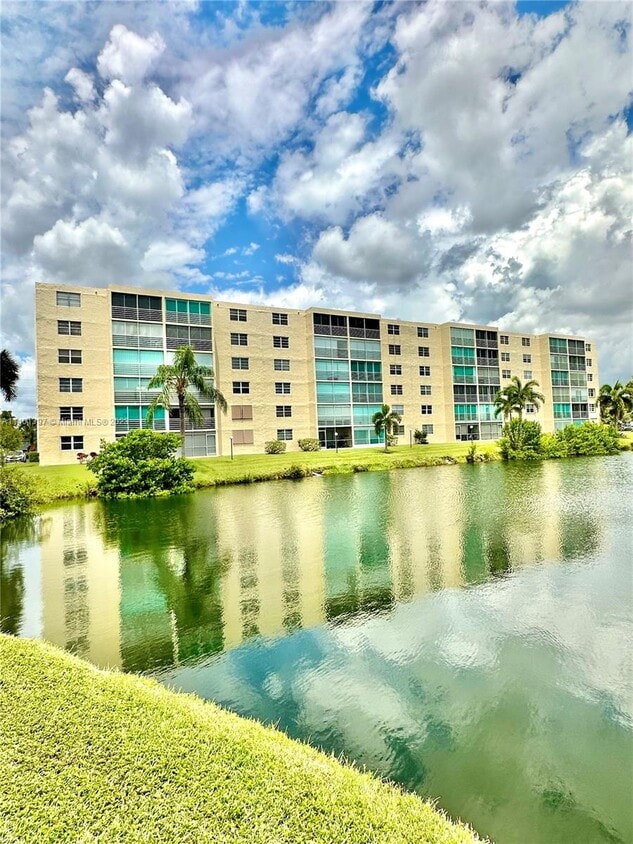 141 SE 3rd Ave Unit 206, Dania Beach, FL 33004 Condo for Rent in
