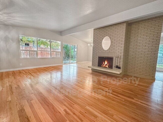 Foto del edificio - 2916 N Bogus Basin Rd