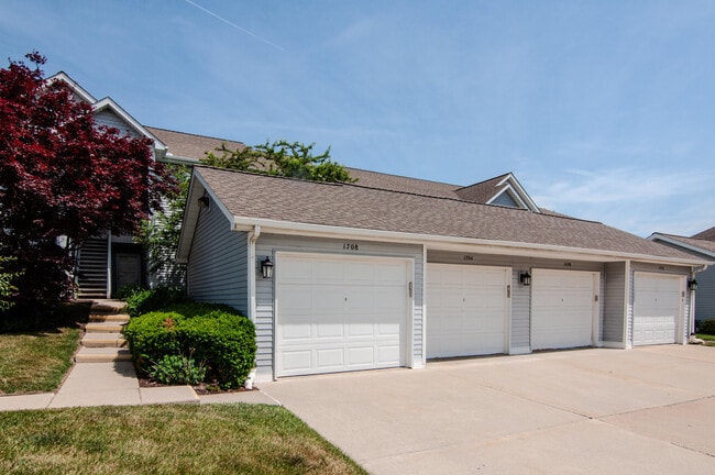Building Photo - 1704 Weatherstone Dr