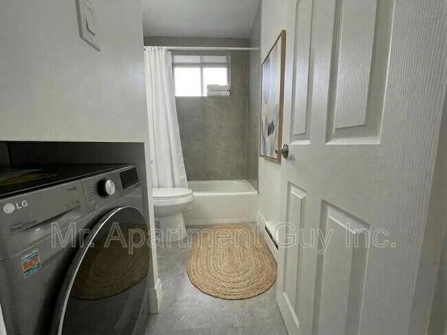 Photo du bâtiment - 1284 Fennell Ave E