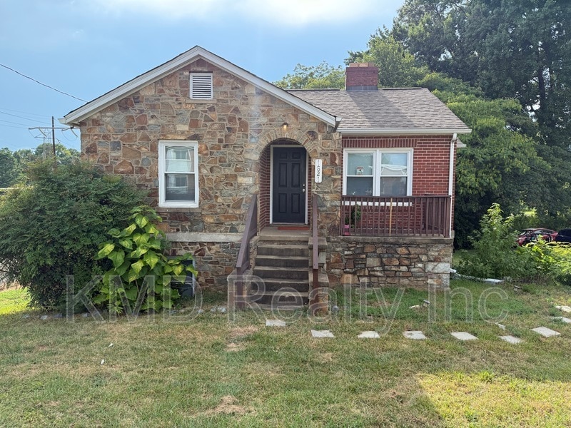 Primary Photo - 1821 Remount Rd