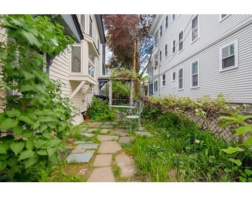 Building Photo - 60 Martin St