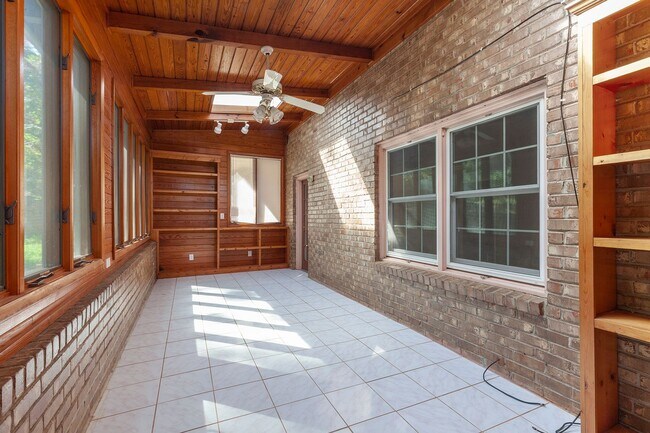 Foto del edificio - 3741 Fox Glen Ct NE