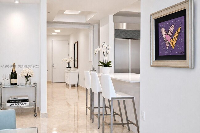 Foto del edificio - 100 South Pointe Dr