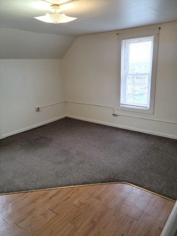 Building Photo - 324 N Dewey St