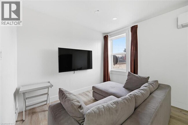 Photo du bâtiment - 13 Westinghouse Ave